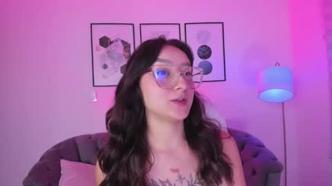 nina_collinns online show from September 18, 11:56 am