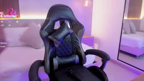 Snapshot of nina_desire_ chatting on June 14, 11:12 am N I N A online show from June 14, 11:12 am