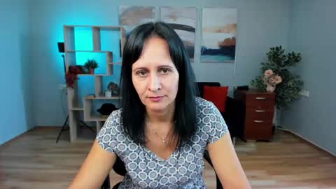 Nina Evan online show from September 9, 6:24 am