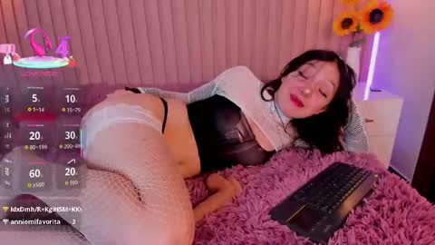 nina_ford_ online show from December 5, 3:59 am