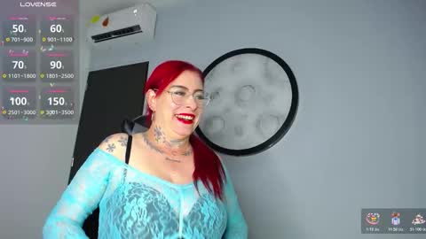 Snapshot of nina_foxx02 chatting on December 2, 7:53 pm nina_foxx02 online show from December 2, 7:53 pm