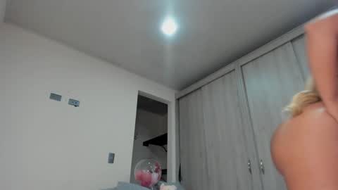 Catalina online show from December 11, 6:52 pm