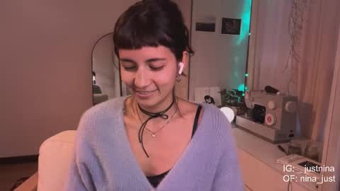 Snapshot of nina_just chatting on February 4, 10:13 pm Nina.  online show from February 4, 10:13 pm