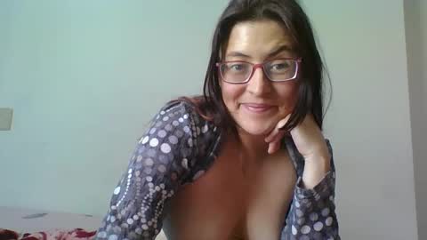 Snapshot of nina_petit chatting on December 4, 3:54 pm Nina online show from December 4, 3:54 pm