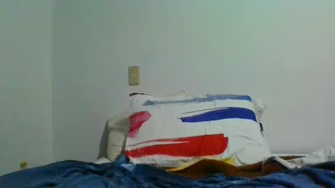 Snapshot of nina_petit chatting on February 15, 8:22 am Nina online show from February 15, 8:22 am