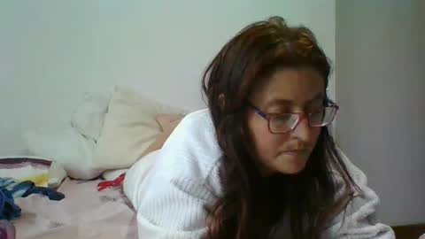 Snapshot of nina_petit chatting on February 17, 8:04 pm Nina online show from February 17, 8:04 pm