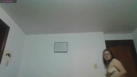 Snapshot of nina_petit chatting on February 24, 12:52 am Nina online show from February 24, 12:52 am