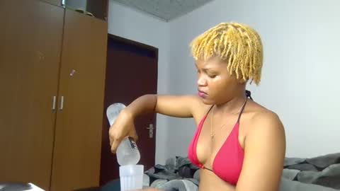 Nina online show from December 15, 12:15 am