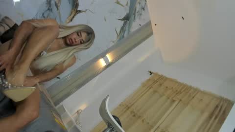nina_velvet_ online show from June 6, 9:19 pm