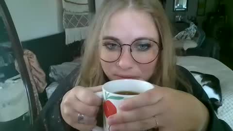 ninabeanzz online show from September 10, 1:55 pm