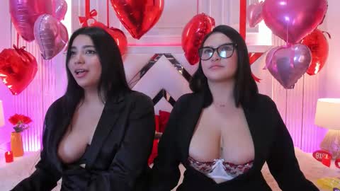 Snapshot of ninablooms01 chatting on February 15, 7:51 am Nina online show from February 15, 7:51 am