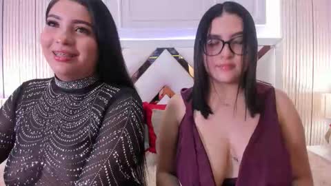 Snapshot of ninablooms01 chatting on March 14, 4:07 am Nina online show from March 14, 4:07 am