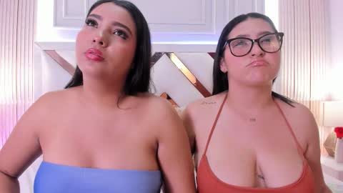 Snapshot of ninablooms01 chatting on March 17, 4:39 am Nina online show from March 17, 4:39 am