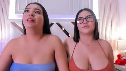 Snapshot of ninablooms01 chatting on March 25, 5:35 am Nina online show from March 25, 5:35 am