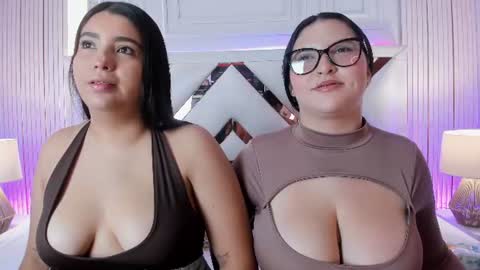 Snapshot of ninablooms01 chatting on July 18, 3:38 pm Nina online show from July 18, 3:38 pm