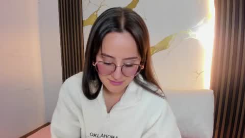 Nina online show from June 9, 6:52 pm