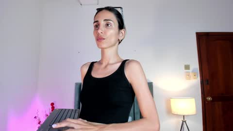 Snapshot of ninacavallli chatting on January 13, 2:11 pm Nina online show from January 13, 2:11 pm