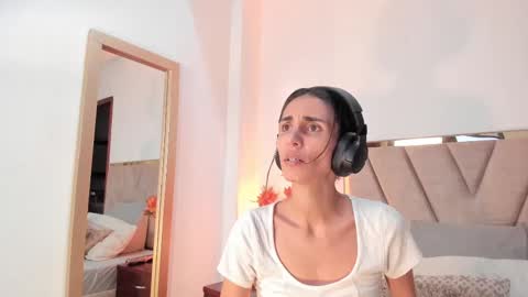 Snapshot of ninacavallli chatting on October 6, 6:27 pm Nina online show from October 6, 6:27 pm