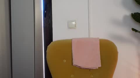 NinaCrystal online show from March 4, 9:15 am