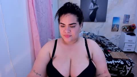 Snapshot of ninafuentes2x chatting on February 1, 3:38 am NinaFuentes online show from February 1, 3:38 am