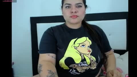 Snapshot of ninafuentes2x chatting on May 30, 11:24 pm NinaFuentes online show from May 30, 11:24 pm