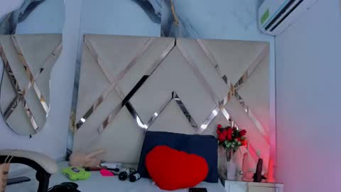 ninahtx online show from October 20, 9:04 pm