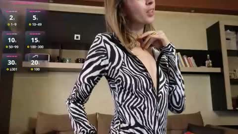 NinaNovalicious online show from November 28, 8:17 am