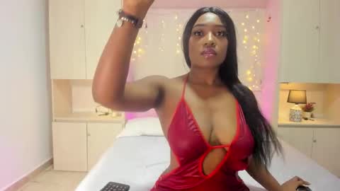 Perla  online show from February 10, 8:35 pm