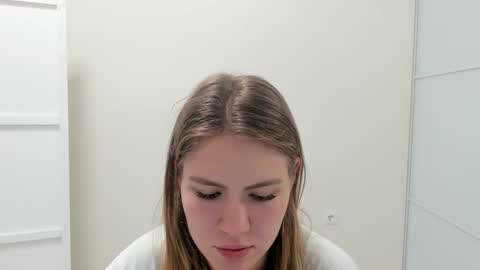 ninarihh online show from September 21, 11:34 am