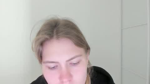 ninarihh online show from October 9, 10:24 am