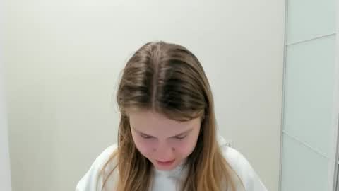 ninarihh online show from October 23, 7:40 am