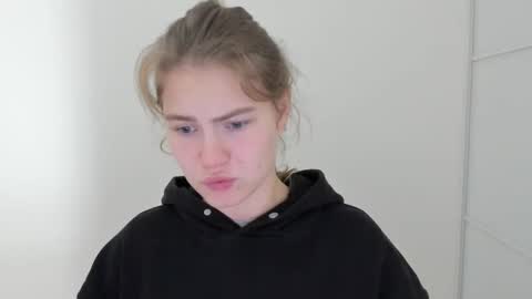 ninarihh online show from October 25, 10:01 am