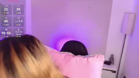 Snapshot of ninasakura_69 chatting on December 15, 11:36 am Nina online show from December 15, 11:36 am