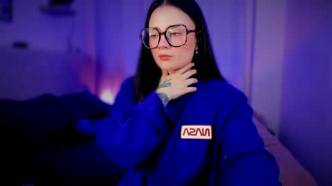 ninavolkov online show from October 2, 10:17 pm