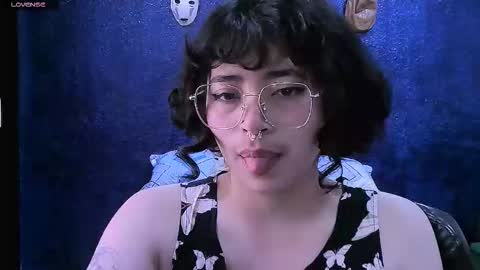 Snapshot of ninayellow chatting on March 2, 1:51 pm Nina online show from March 2, 1:51 pm