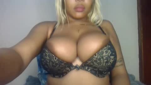 Snapshot of niney333 chatting on April 20, 10:18 am sexy niney online show from April 20, 10:18 am