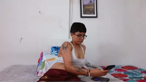 nini_smith online show from April 8, 5:29 am