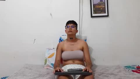 nini_smith online show from April 14, 6:41 am