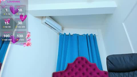 nina dee online show from September 29, 3:33 am