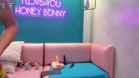 Ninna  online show from December 19, 4:13 pm