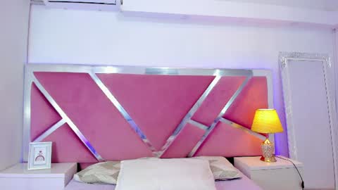 Ninna  online show from June 12, 1:32 pm