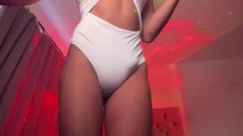 Snapshot of ninonbeart chatting on November 10, 11:31 am Ninon Beart online show from November 10, 11:31 am