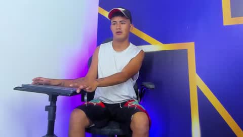 Snapshot of nio_klouds_ chatting on August 6, 9:17 pm nio_klouds_ online show from August 6, 9:17 pm