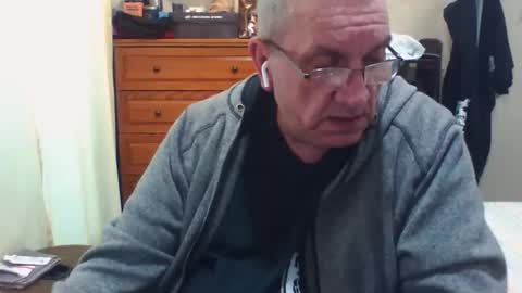 Dennis online show from December 4, 7:22 pm