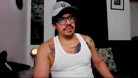 Snapshot of nipsfetich chatting on November 22, 3:38 am Steven online show from November 22, 3:38 am