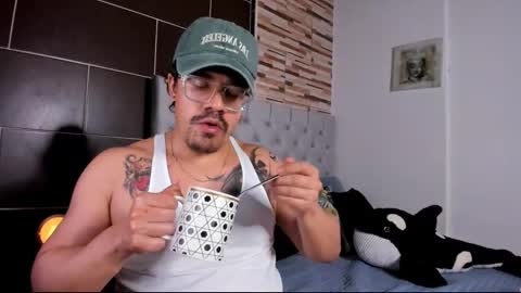 Snapshot of nipsfetich chatting on December 14, 5:46 am Steven online show from December 14, 5:46 am