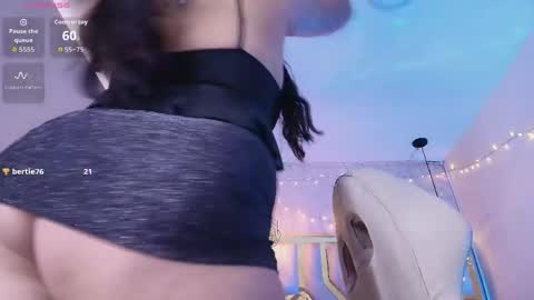  V I C T O R I A   online show from April 30, 8:57 pm