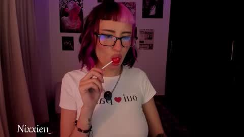 Snapshot of nixxie_ chatting on March 26, 3:12 am Nixxie online show from March 26, 3:12 am