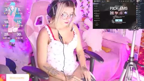 Snapshot of nixy_sama chatting on October 12, 11:15 pm Nixy Sama online show from October 12, 11:15 pm