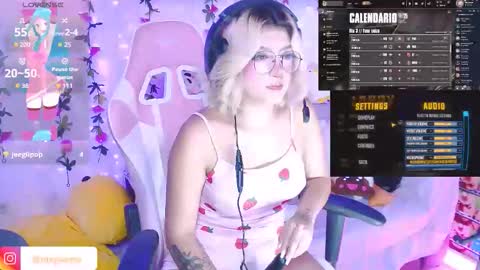 Snapshot of nixy_sama chatting on October 16, 12:00 am Nixy Sama online show from October 16, 12:00 am